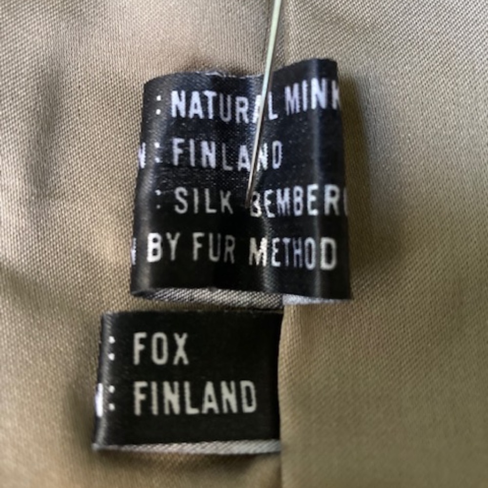 Natural Mink Coat With Fox Trim - Picture 5 of 9